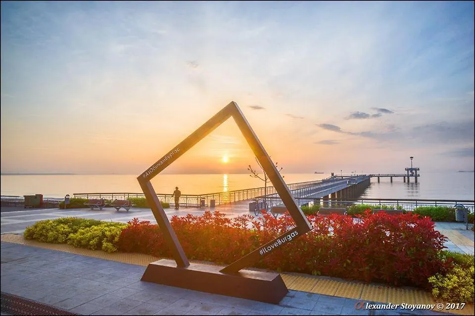 Mikes Apartment Near The Sea Garden Burgas Bulgarie